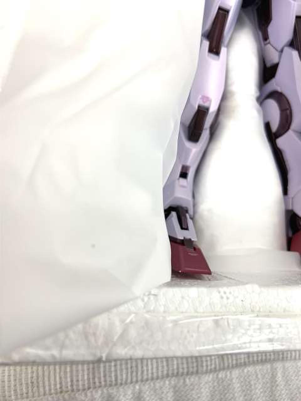 右足つま先に色剥げ有り。