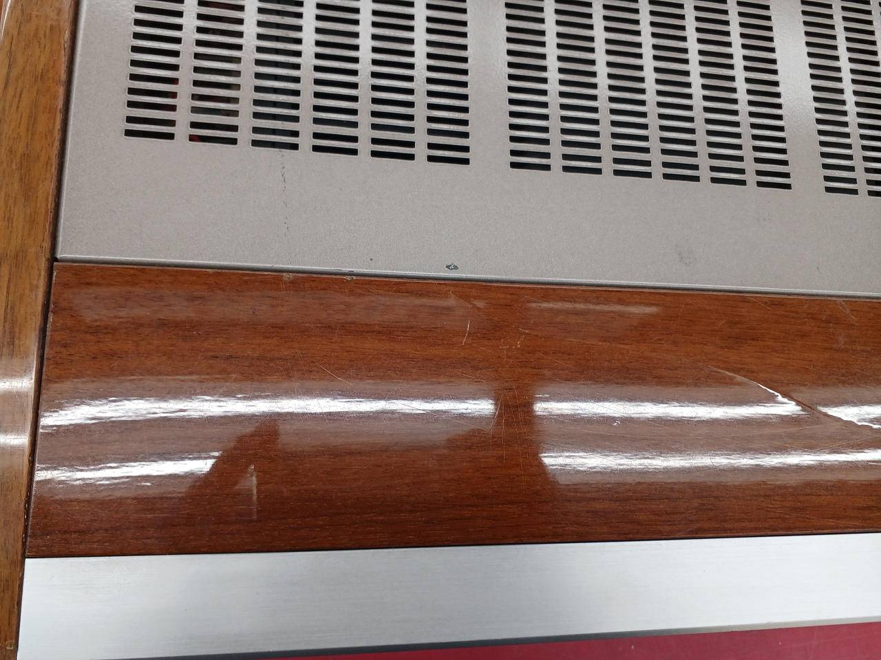 木目パネルヒビ