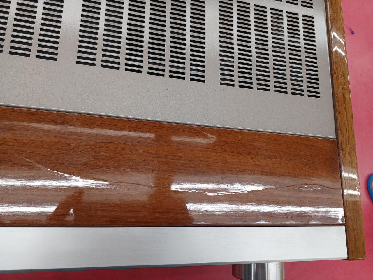 木目パネルヒビ