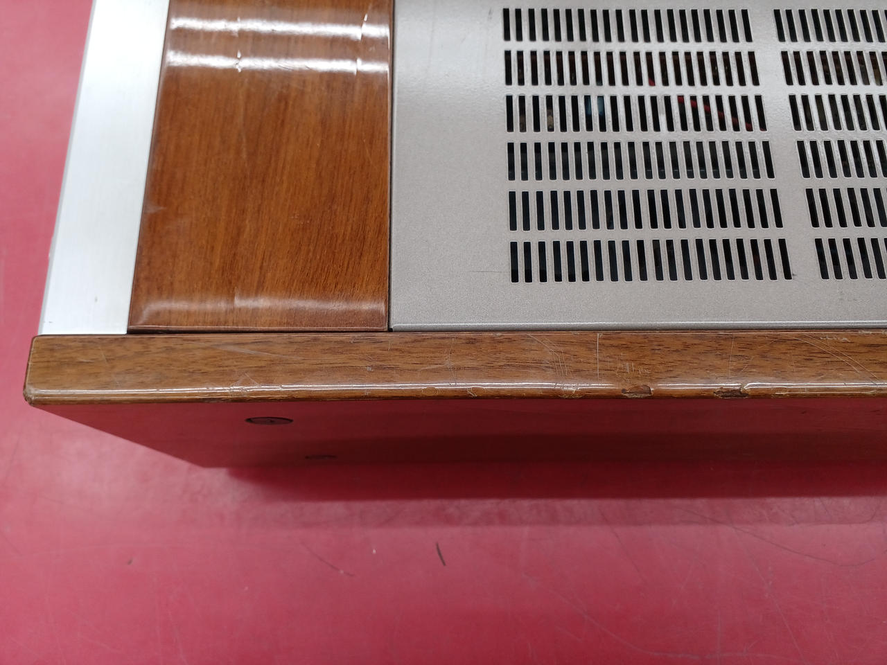 木目パネルヒビ