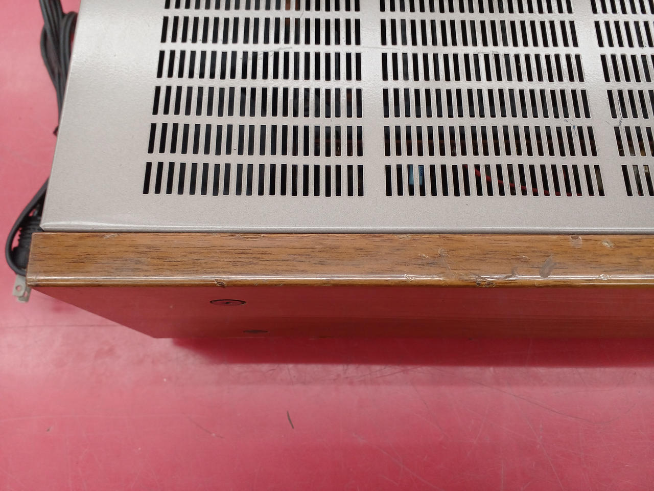 木目パネルヒビ