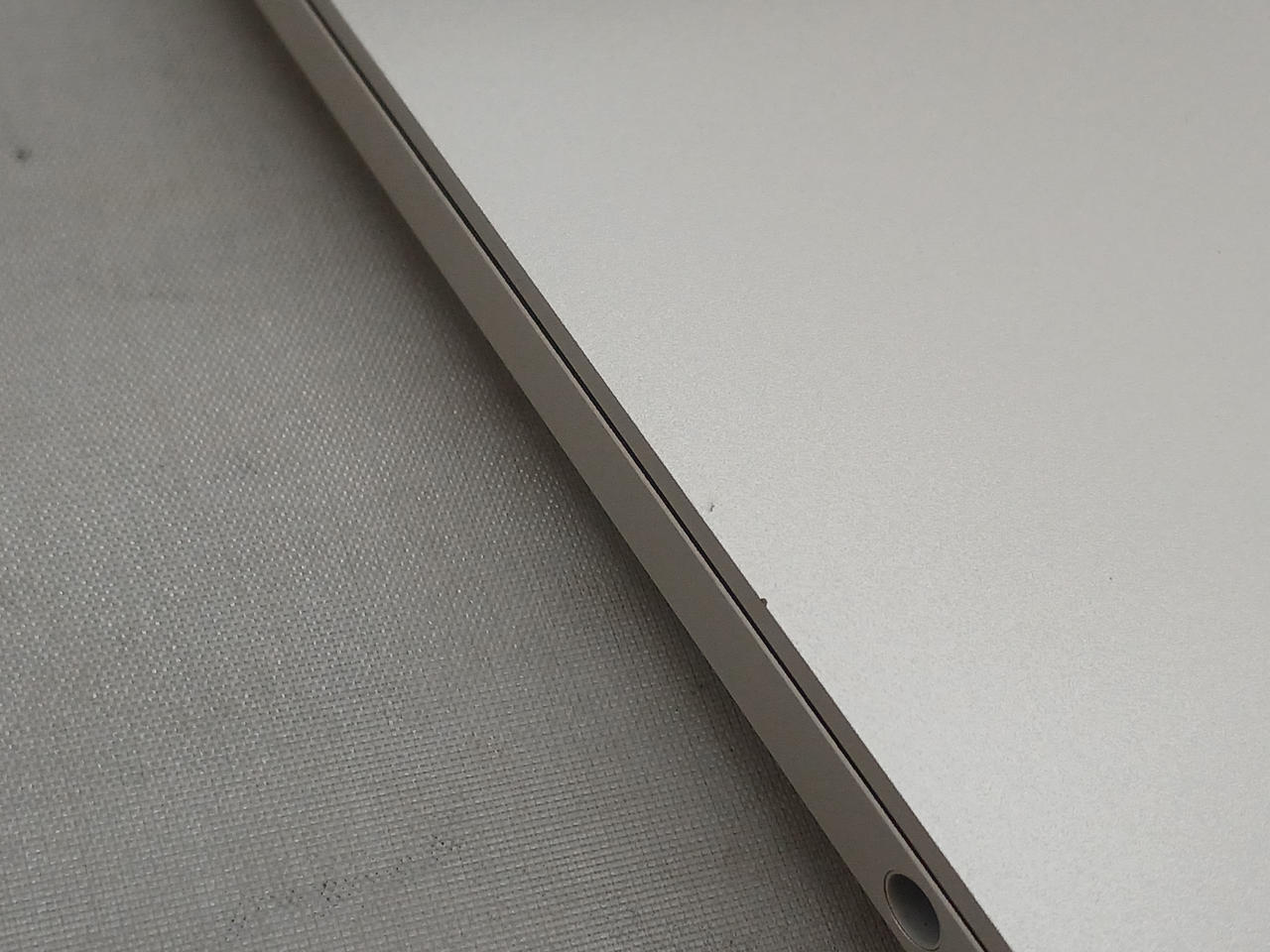 小さい打痕あります