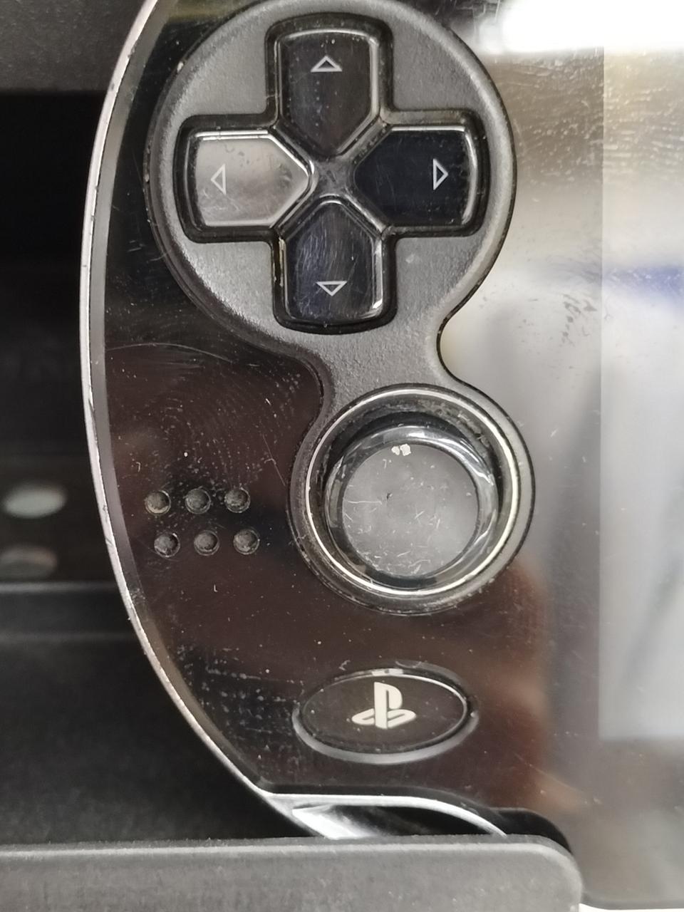 左スティックのゴムがすり減っています。