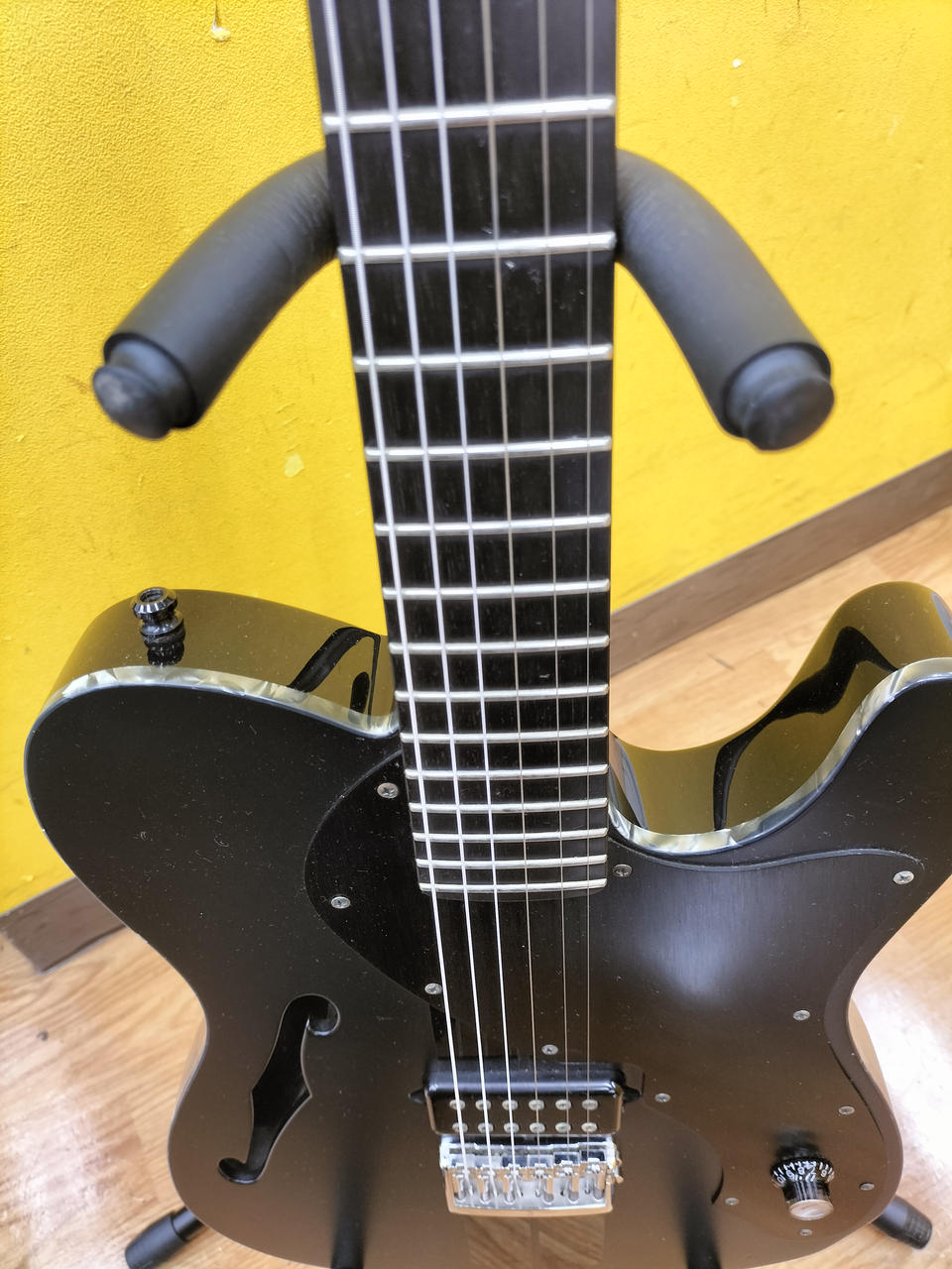 ジャンク品】 エレキギター 黒 ソフトカバーあり photogenic