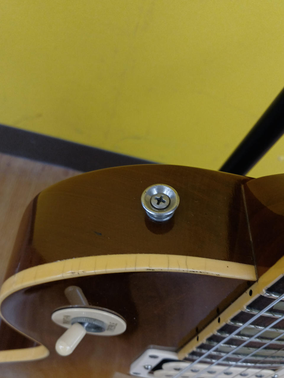 バインディングに割れあり