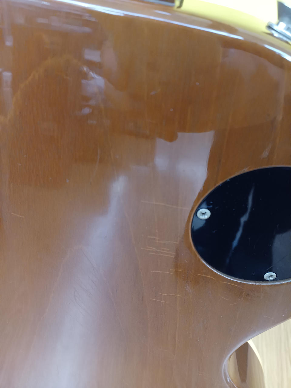 全体的にキズ多いです。