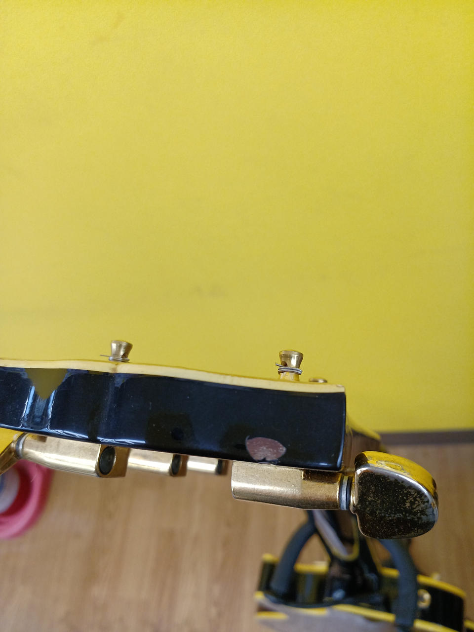 ヘッドに欠けあり。