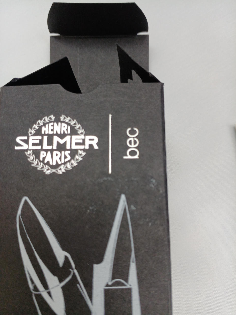 シール剥がし跡あり。