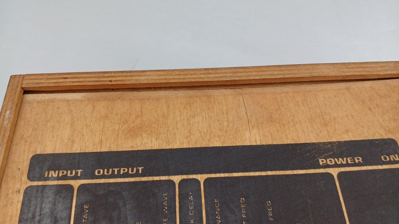 木蓋に歪みあり。
うまく閉まらないです。