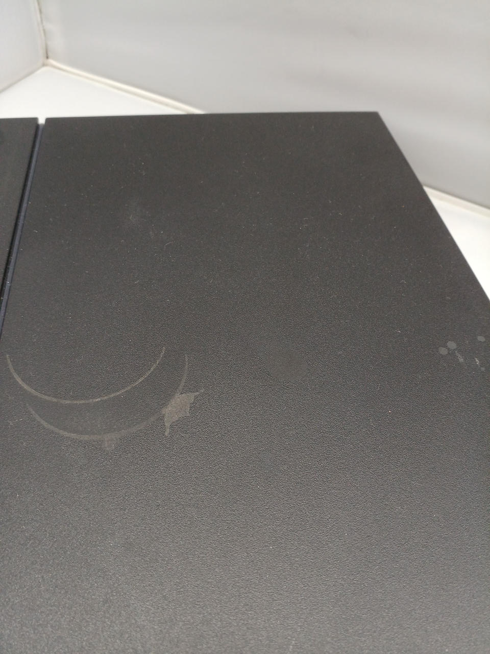 目立つ汚れあり。