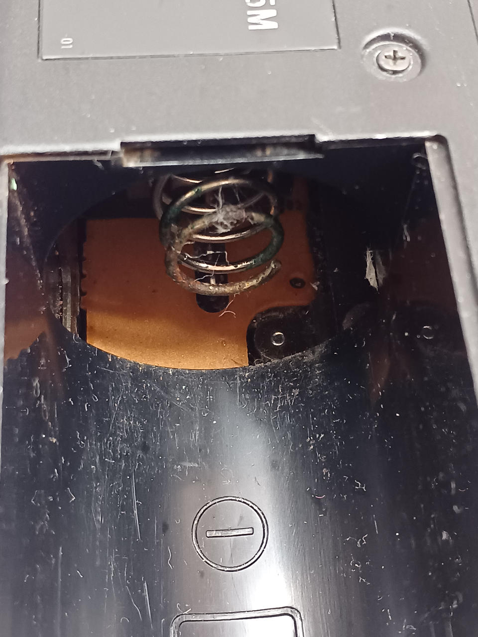サビあり。電池入れても動きません。
