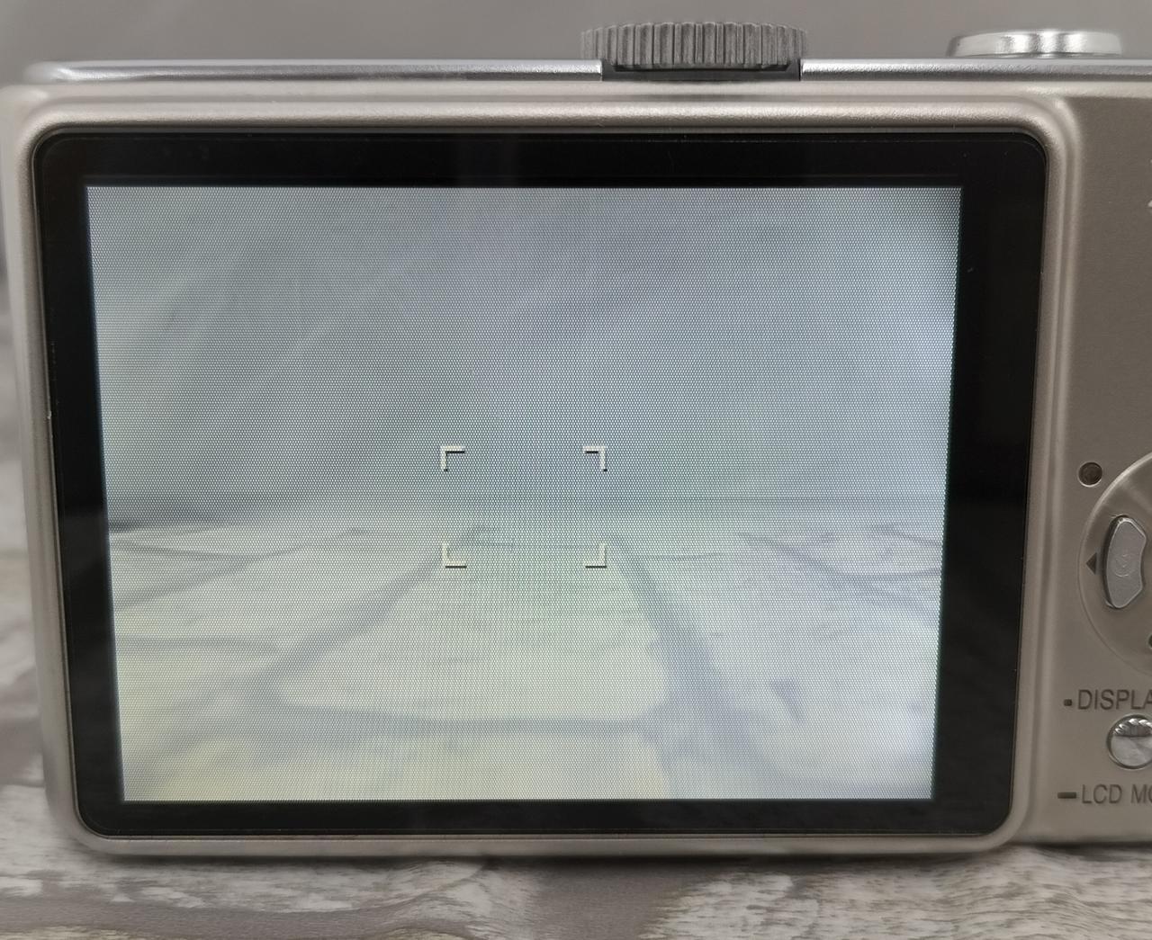 液晶の右側が白くなっています