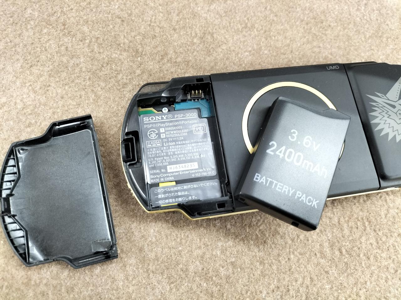 PSP（入れ物二つ、モンスターハンター3つき） PlayStation Portable - モンスターハンター モンハン 2 3 2本