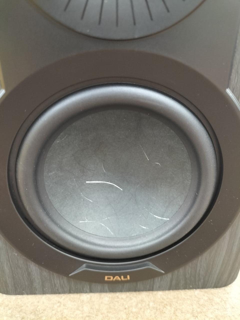 ※キズではありません。デザインです