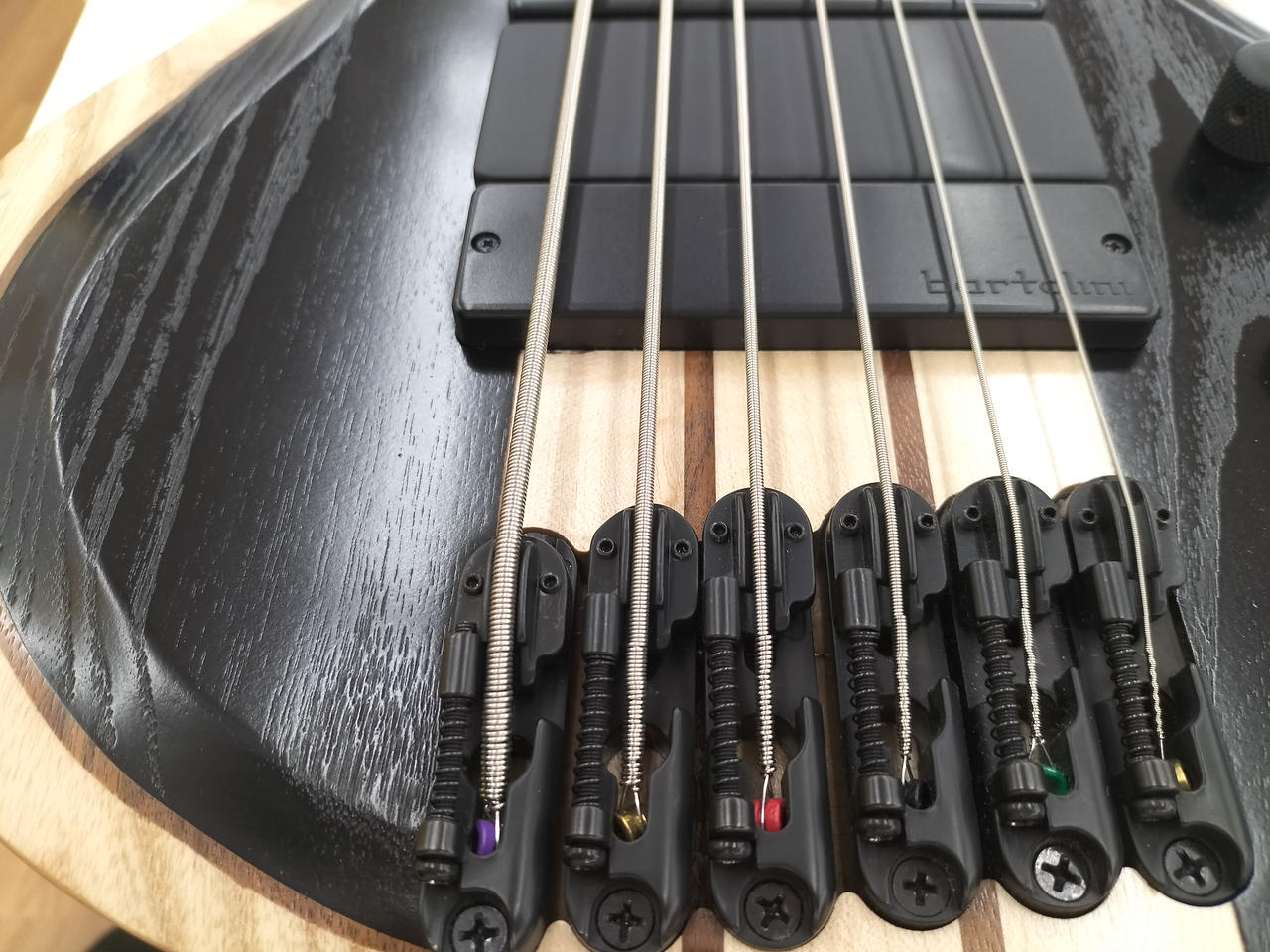 アイバニーズ(IBANEZ)|ベースギター・エレキベースその他