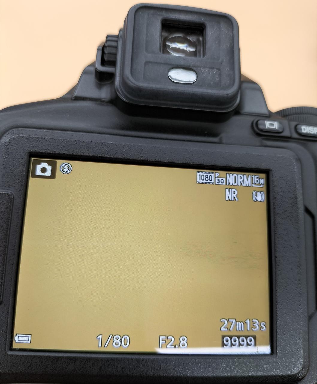 ※画面右中段あたりに液晶キズあり