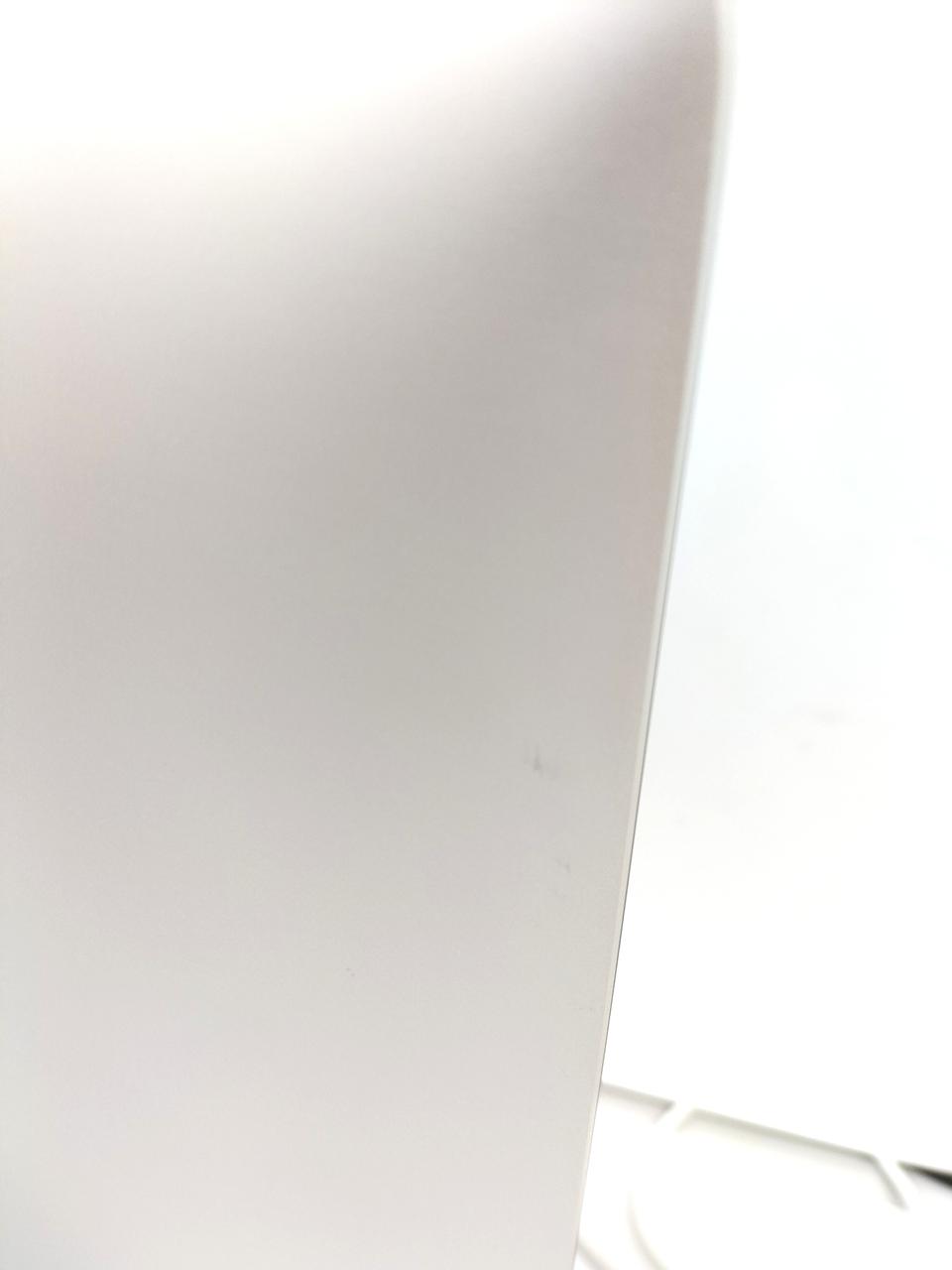※背面右側に若干のシール跡有ります。