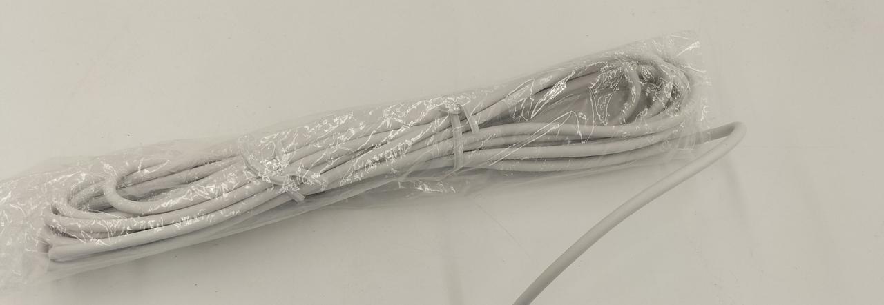ケーブル部分は袋に入ってます。
