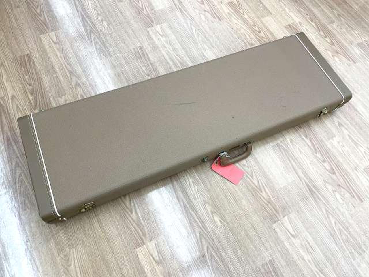 向かって右側の留め金具難あり