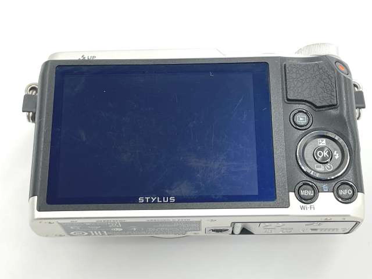 液晶スレキズ目立ちます