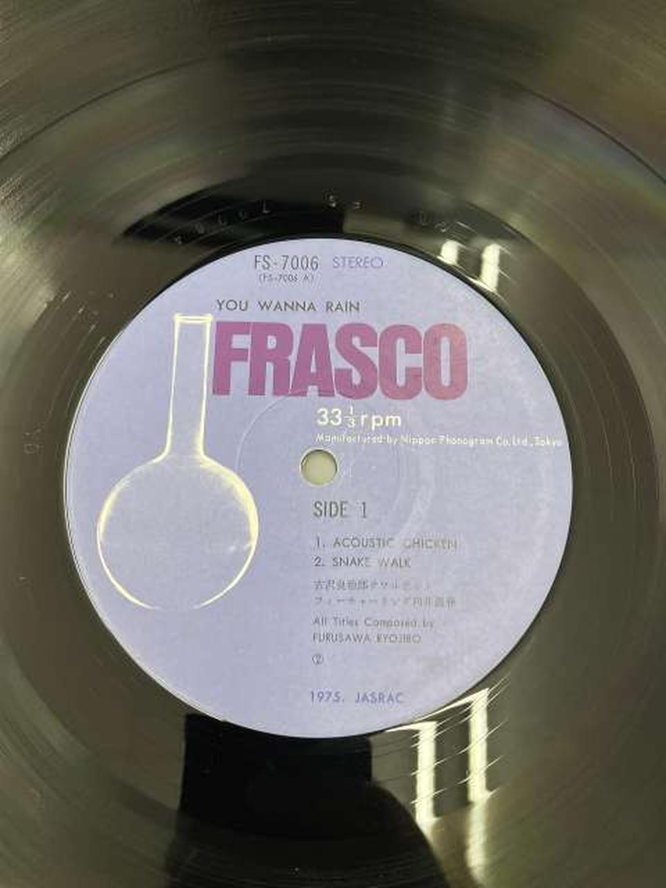 レーベルにヒゲ、黄ばみあり