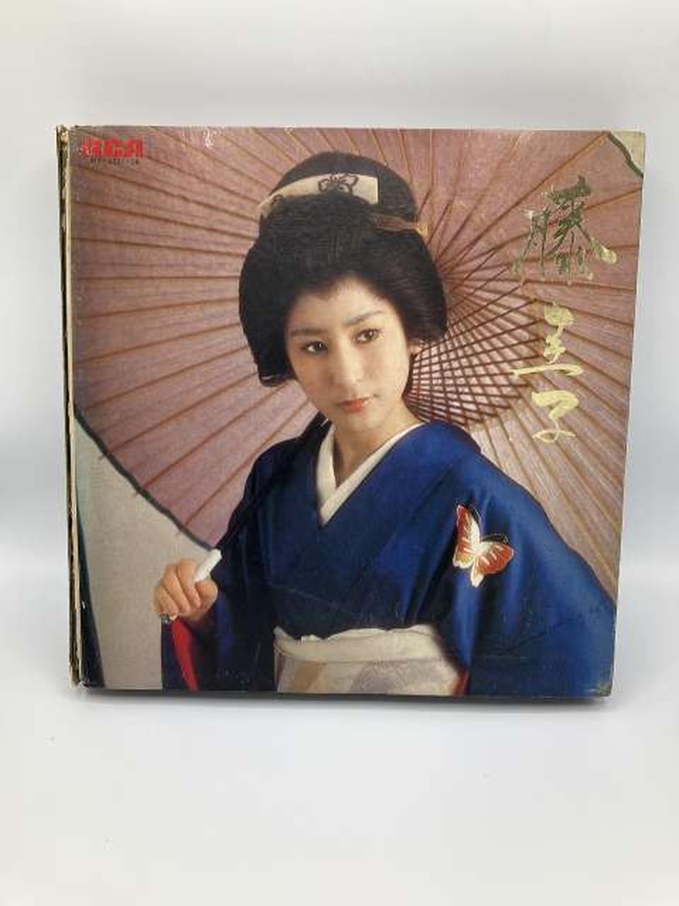 ジャケットに黄ばみ・スレ・傷みあります。