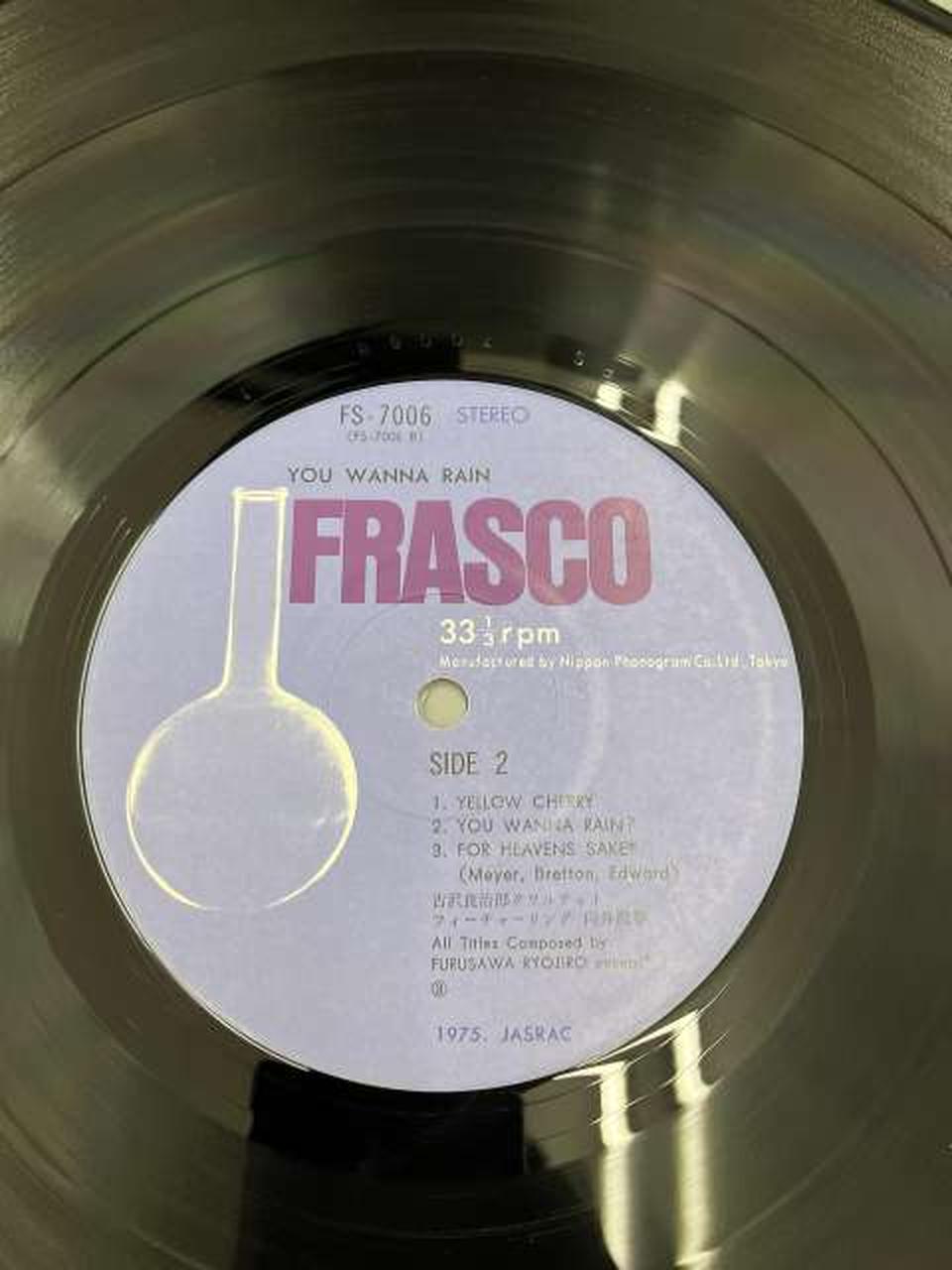 レーベルにヒゲ、黄ばみあり