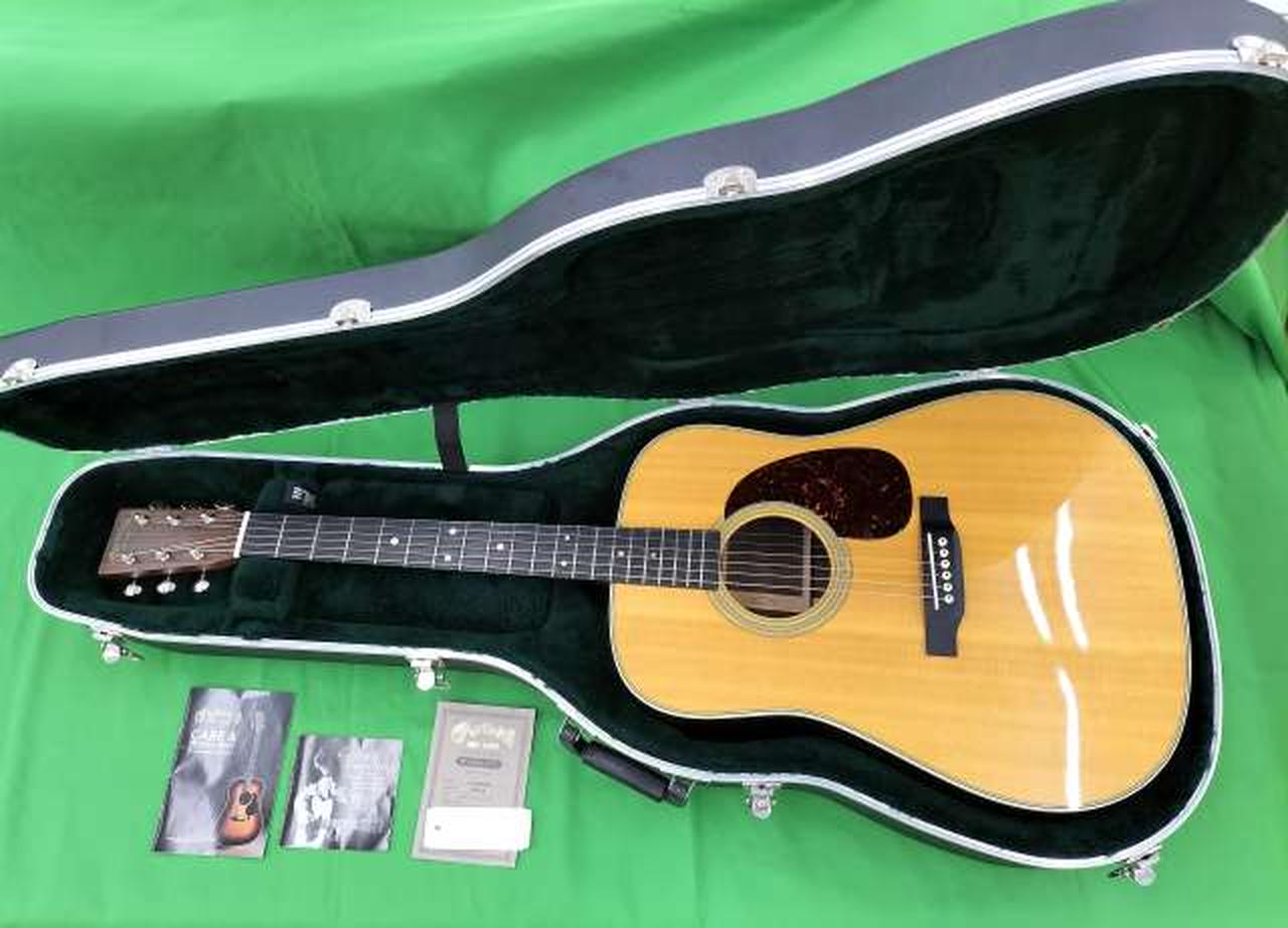 収納状態と付属品です。上蓋クラックあり