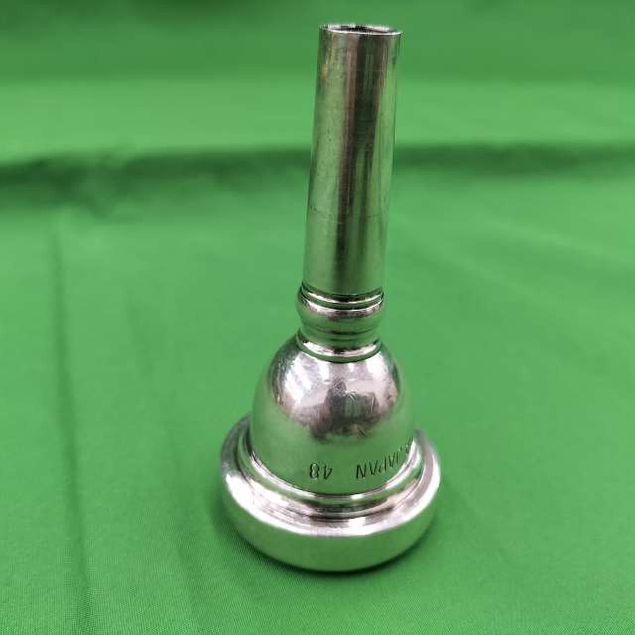 マウスピースは48番が付属です。キズ有り