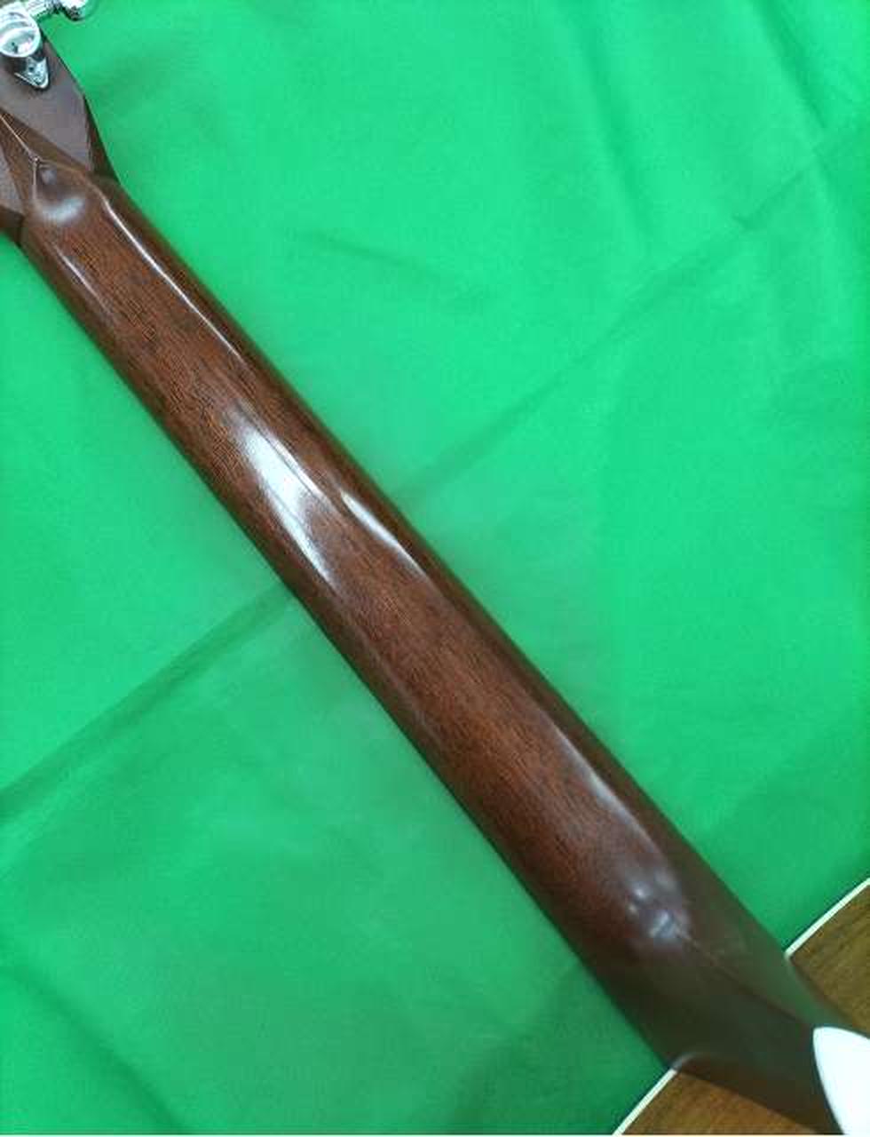 ネックもキレイです