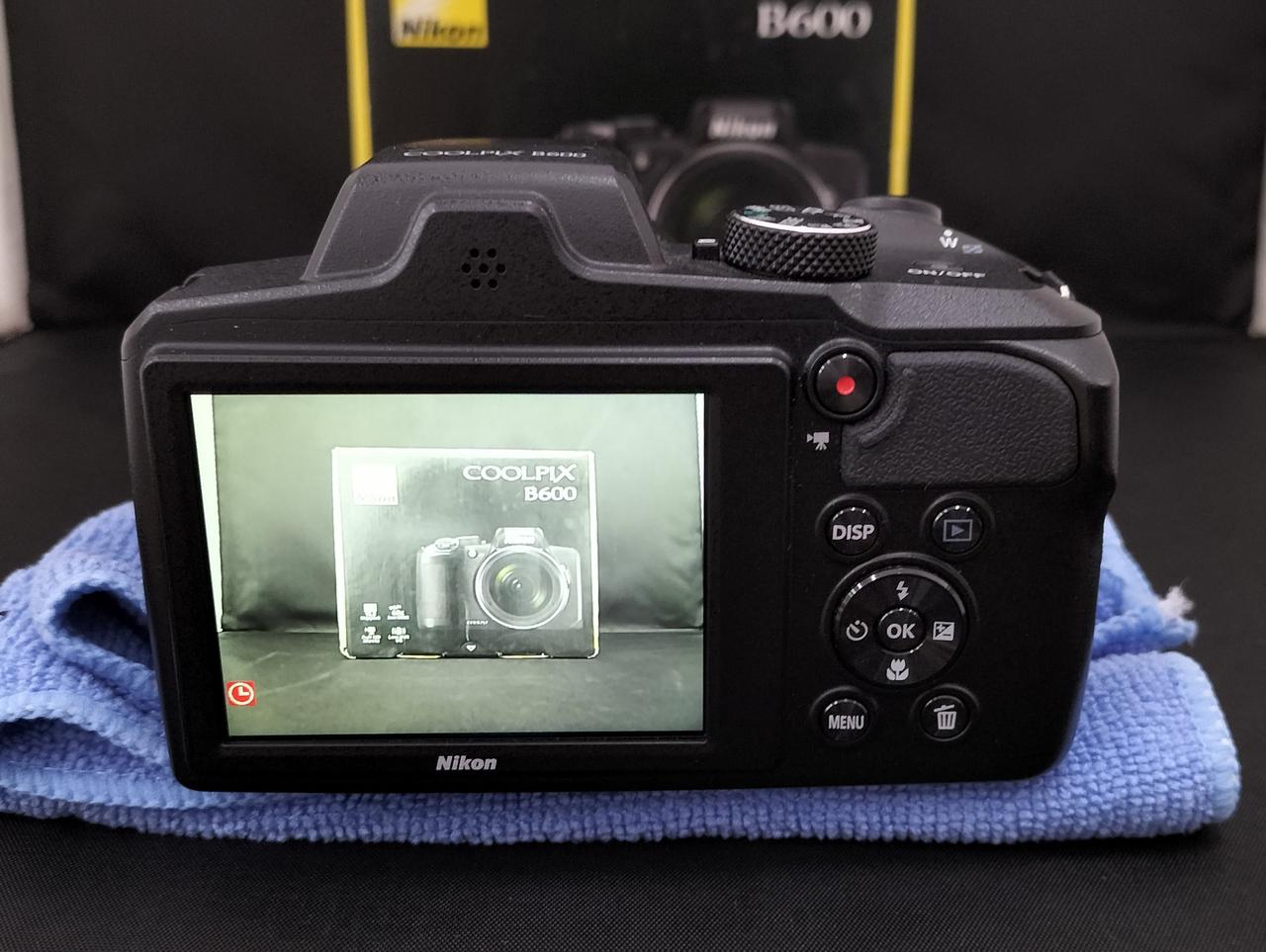 Nikon COOLPIX B600 本体のみ Nikon COOLPIX B600 Point & Shoot Camera with 60x Optical Zoom Lens