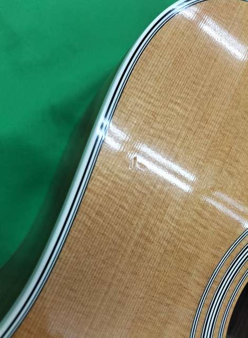 小さな打痕あります