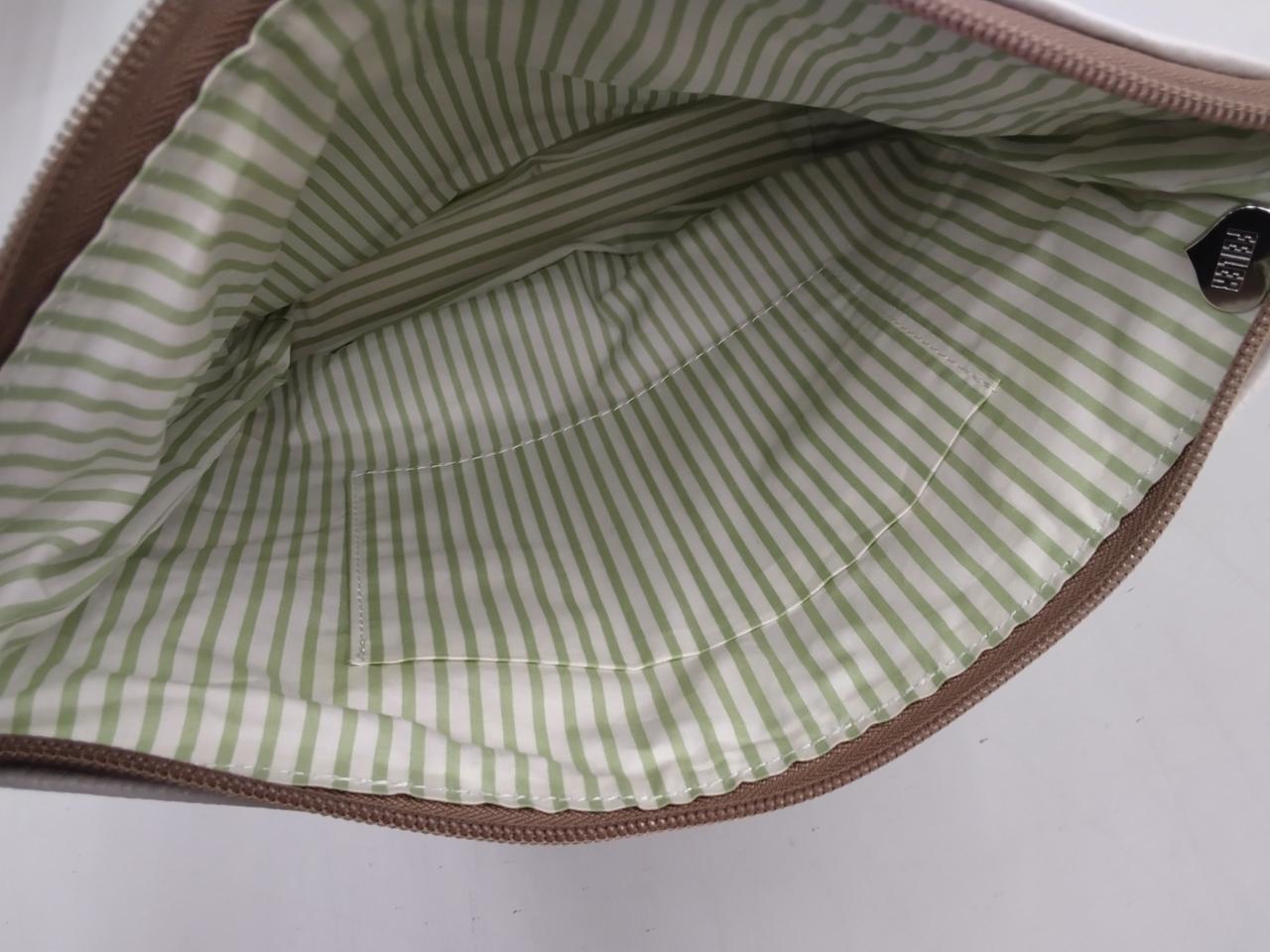 底に汚れがあります