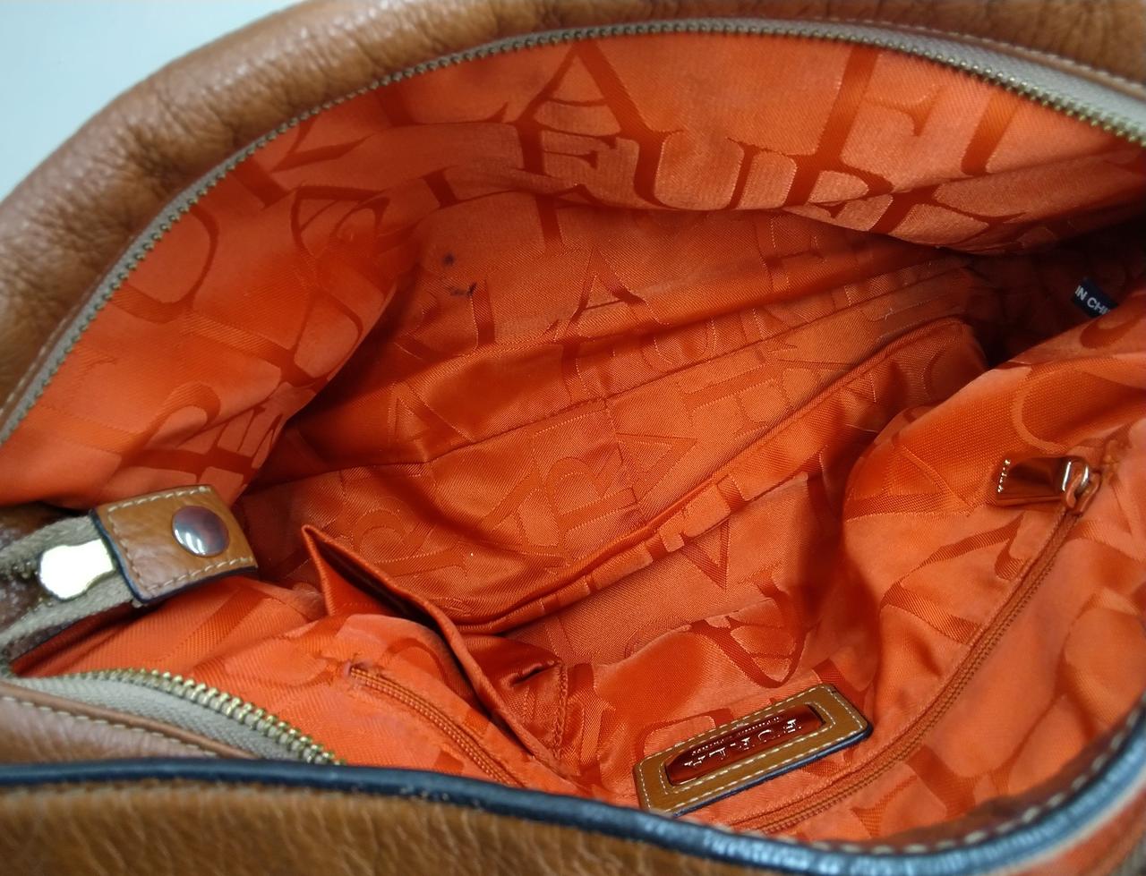 内側に黒い汚れがあります