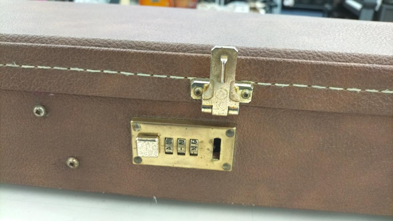 鍵壊れていて閉じません。