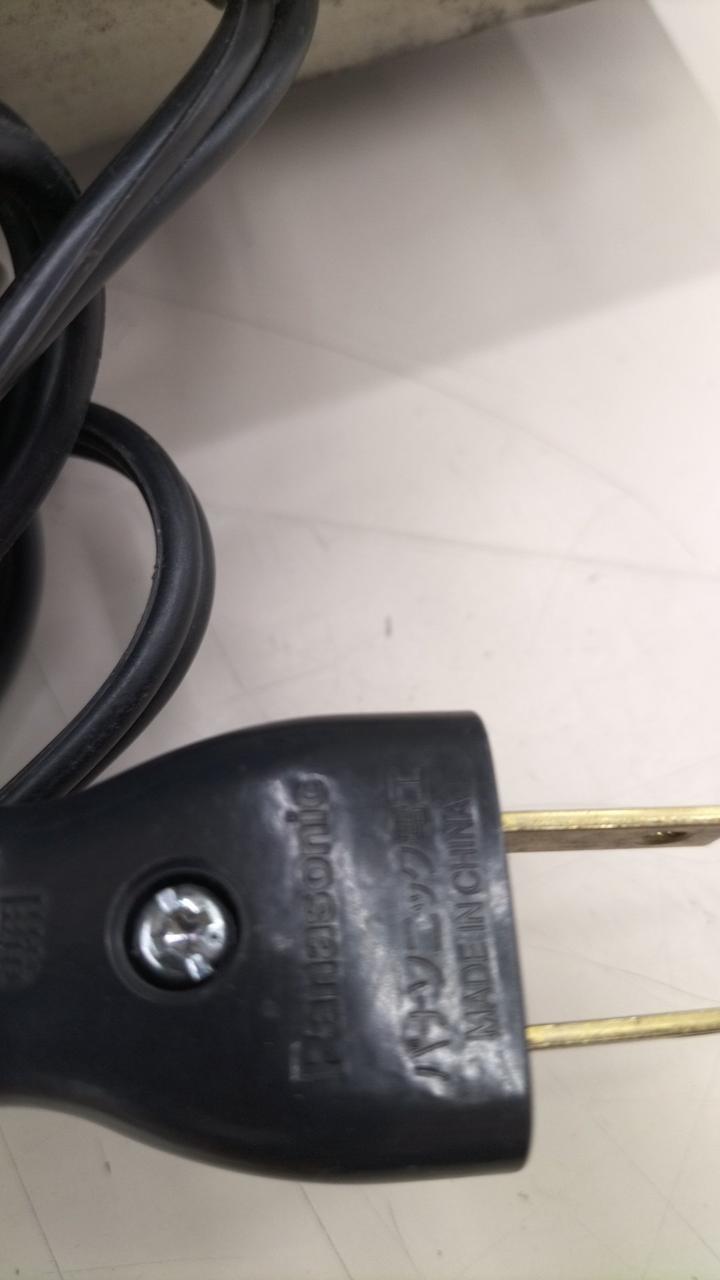 電源ケーブル社外品に交換しています。