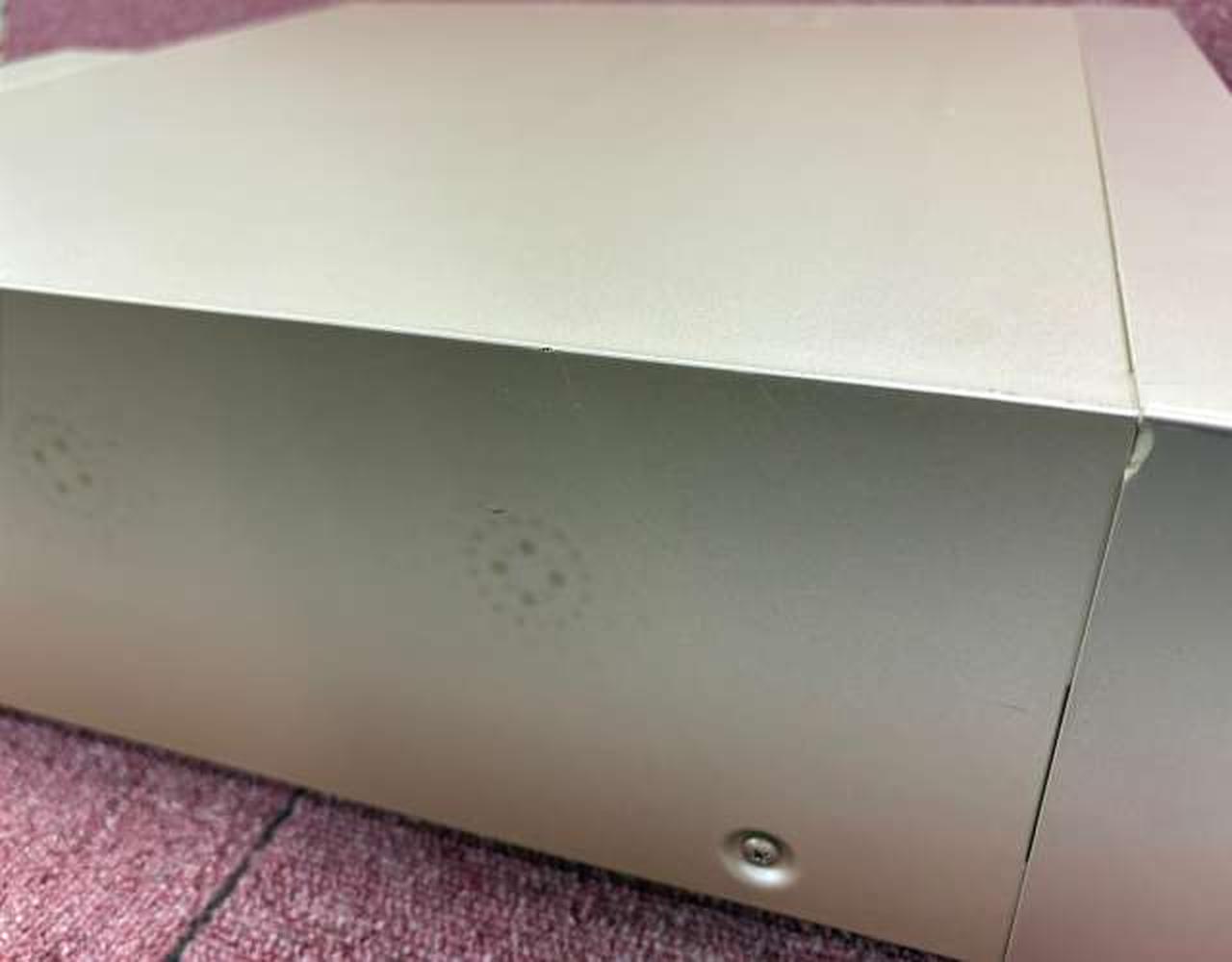 側面に汚れ/何かの跡あります