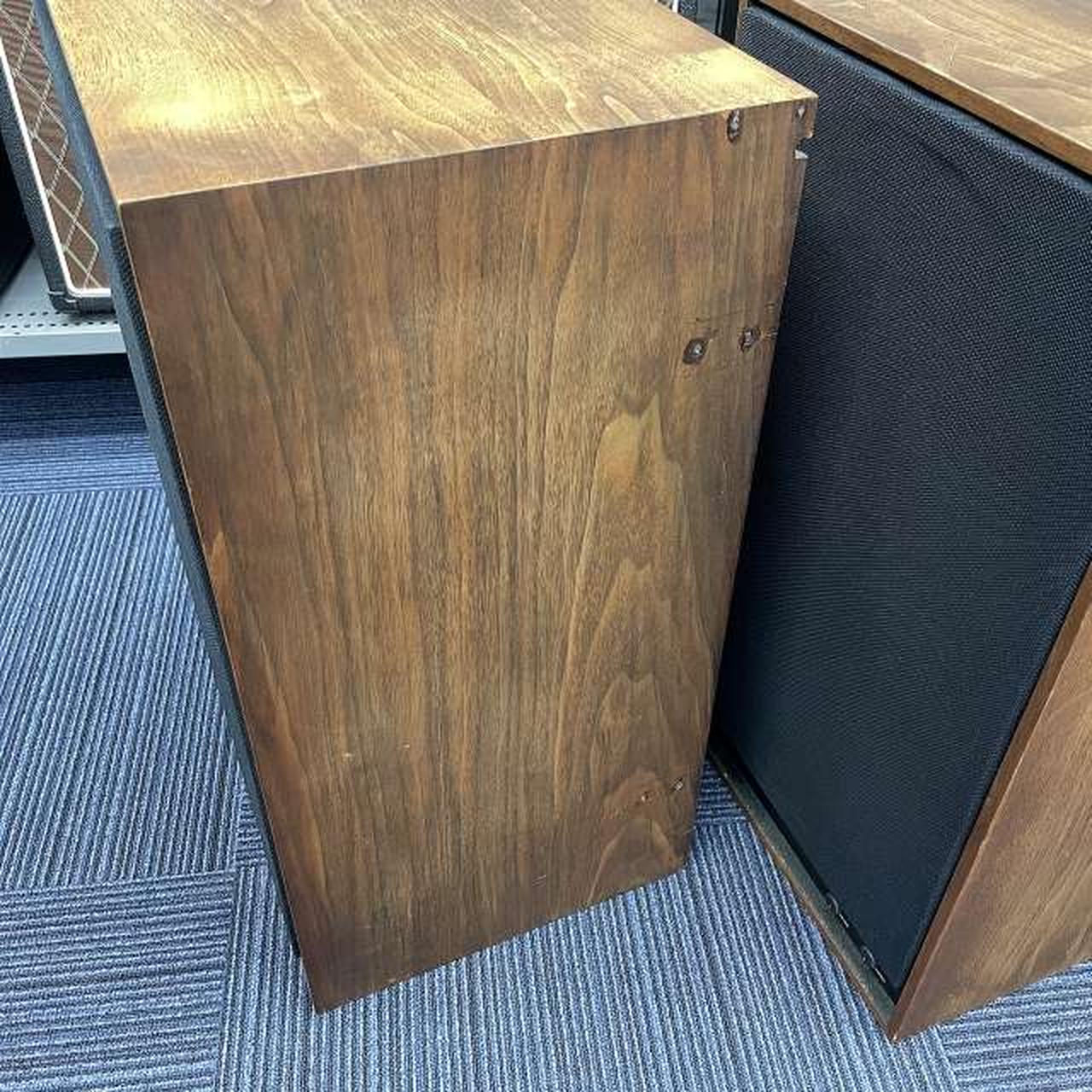 両サイドにビス加工跡