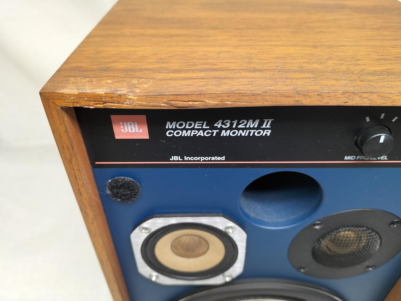 片側上部にダメージがあります。