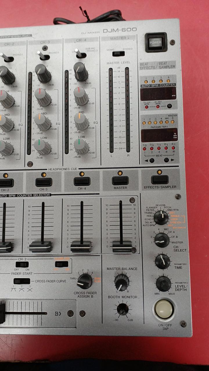 Pioneer DJM-600 DJミキサー (ジャンク品) Used Pioneer DJM-600 Mixer 4-channel effects mixer 100VAC