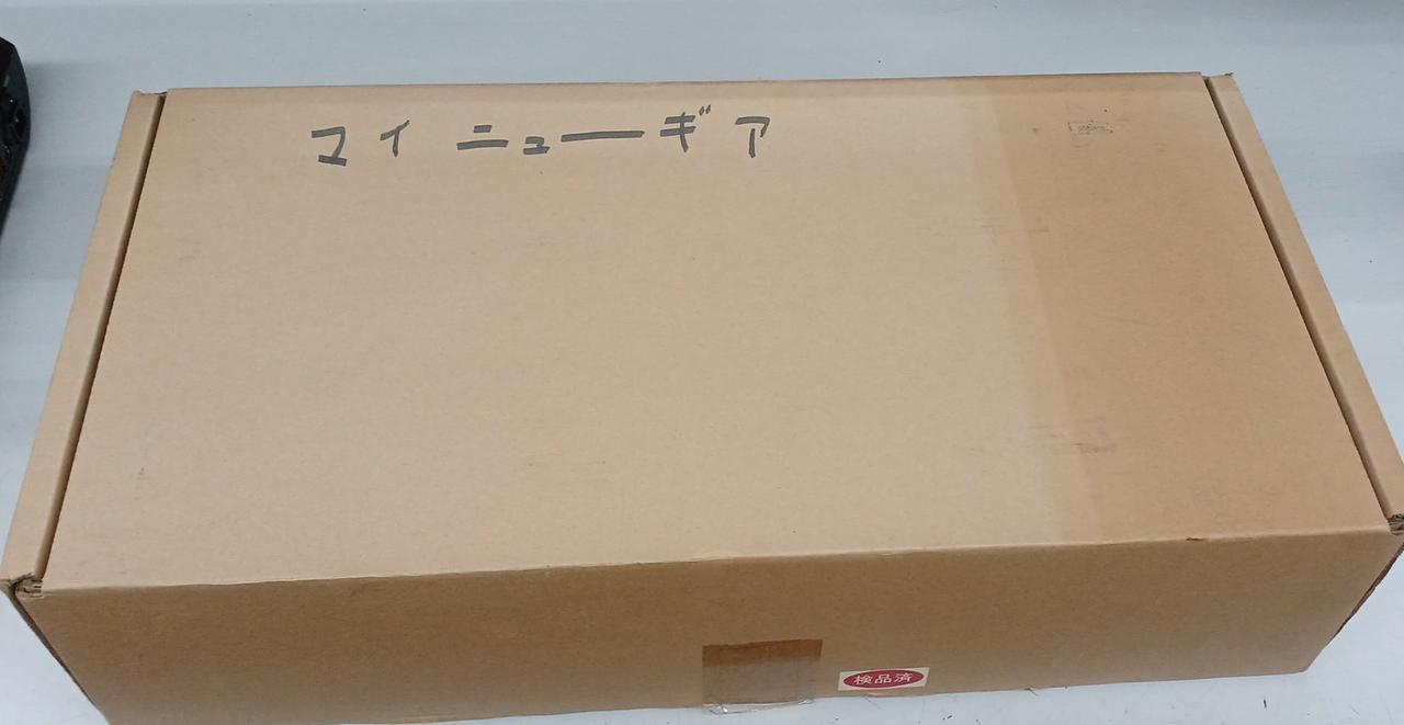 こちらの箱に梱包材を巻いて発送になります