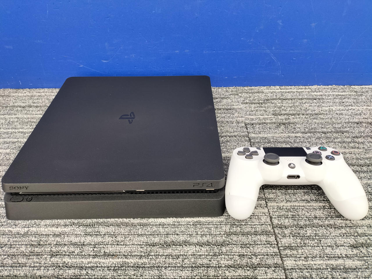【コントローラー白色付属・USBケーブル欠品】PS4