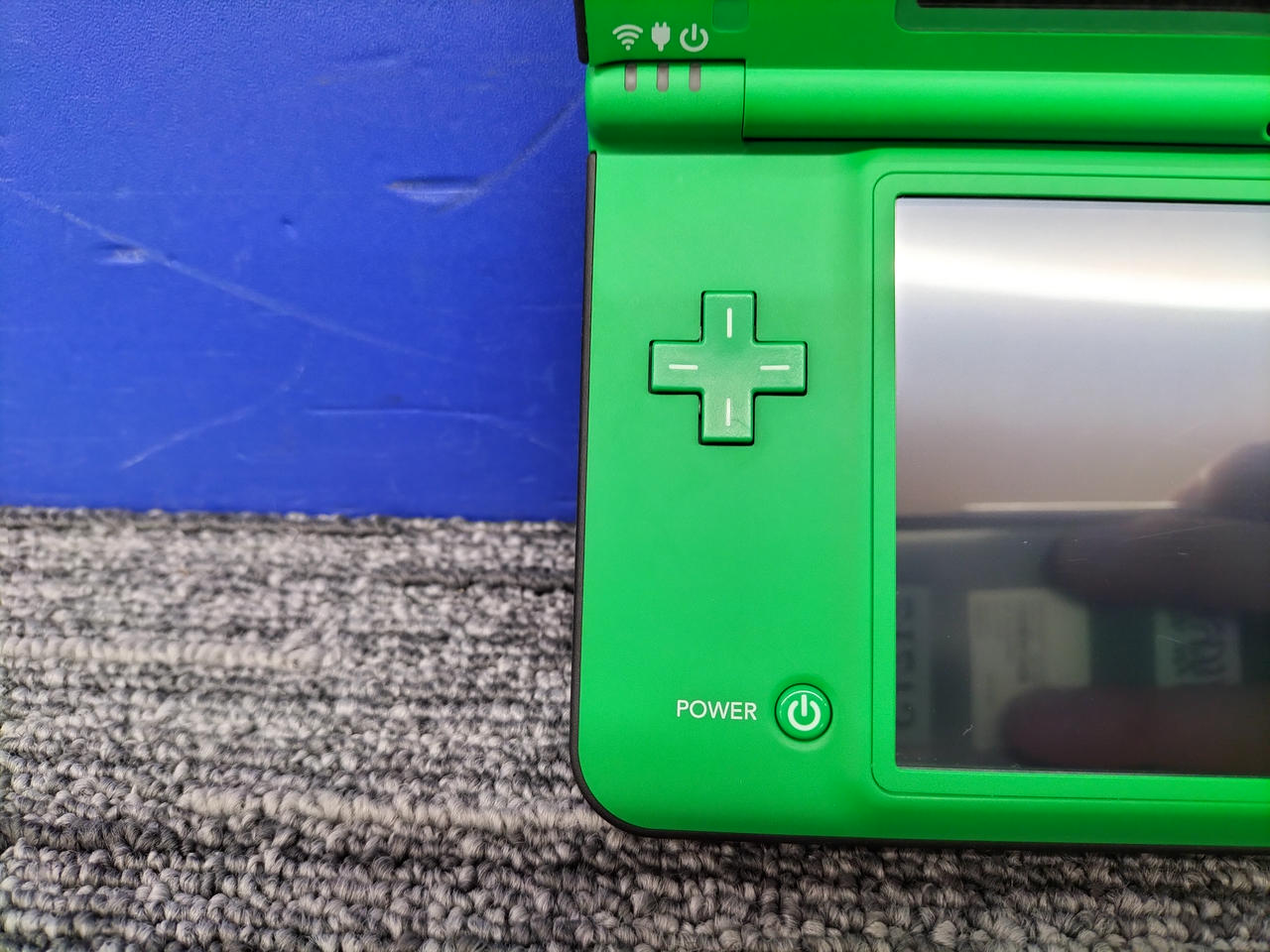 ニンテンドウ(NINTENDO)|【画面黄ばみ有・キズヨゴレ有り】DSI