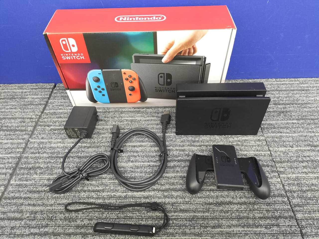 Nintendo Switch HAC-001 欠品あり Nintendo (ニンテンドー) Nintendo Switch 背面フタ欠品 HAC-001