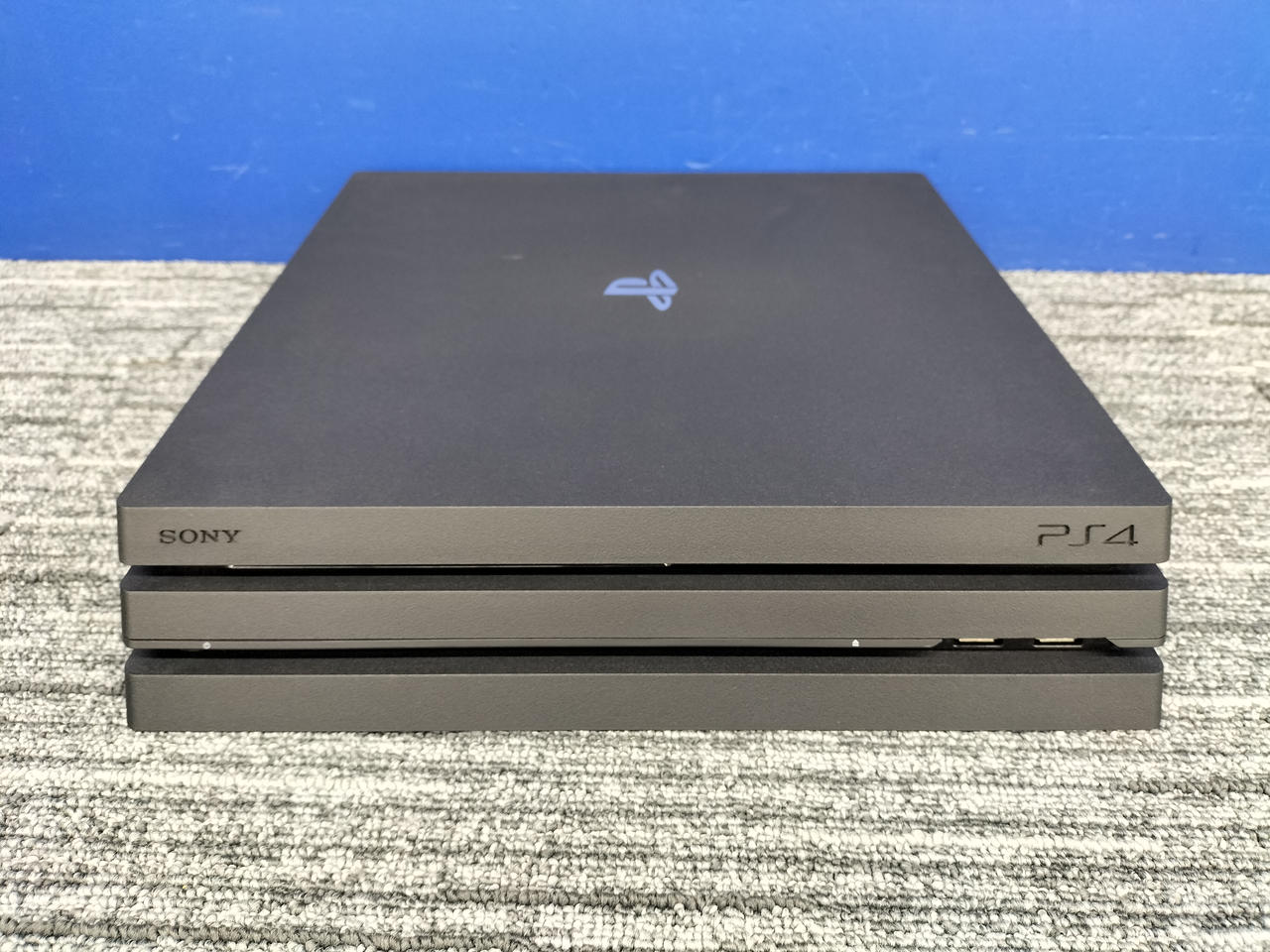 【ゴム足一個欠品・キズヨゴレ有り】PS4　PRO