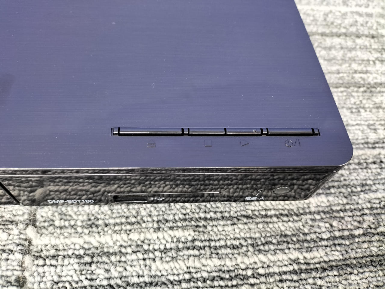 M*様 キズは少しありますが・・・完動品。Panasonic DMR-BRW10 キズは少しありますが・・・完動品。Panasonic DMR-BRW1010