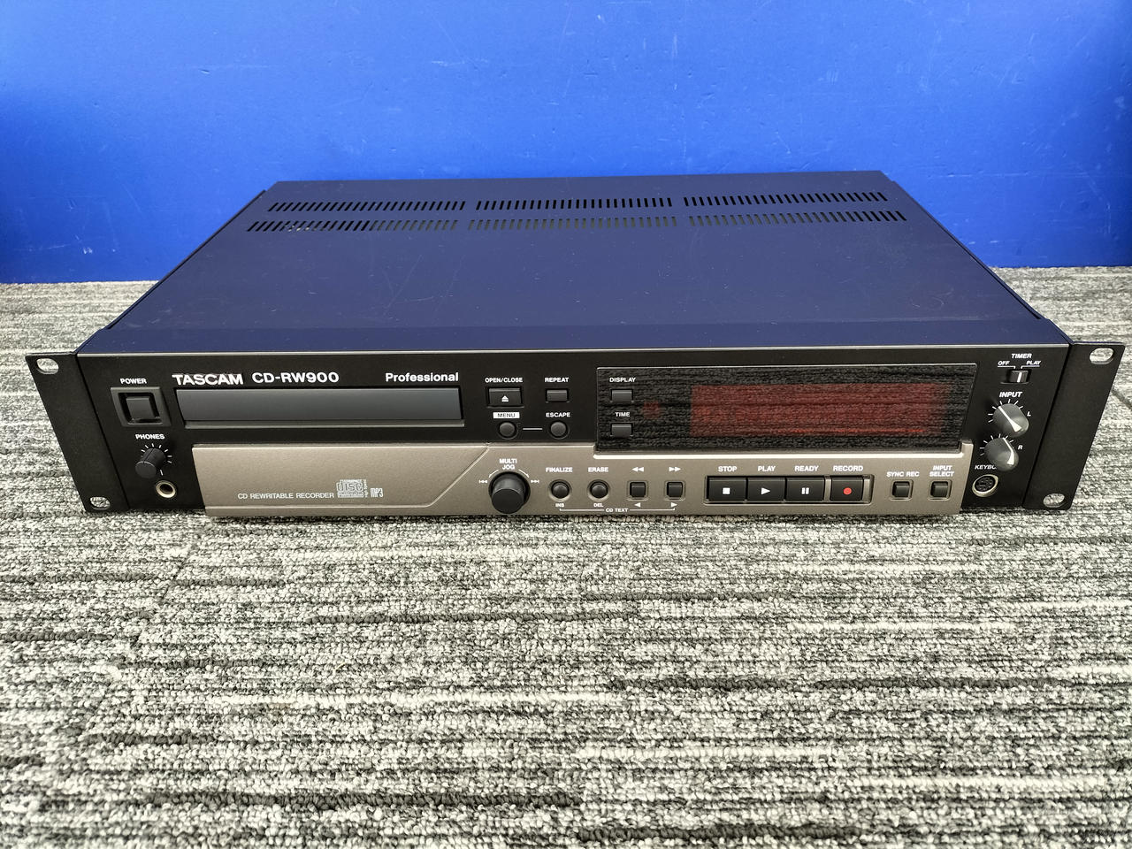 TASCAM CD-BT2 ポータブルCDベーストレーナー 目立つ汚れ、キズなし TASCAM CD-BT2 ポータブルCDベーストレーナー 目立つ汚れ、キズ