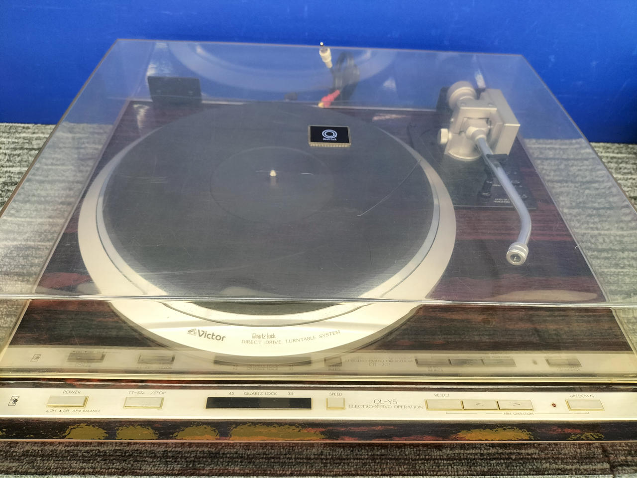 【年代物】40年前に購入　Victor製レコードプレーヤー　電源は入ります　※現地・現状渡し 年代物】40年前に購入 Victor製レコードプレーヤー 電源は入り