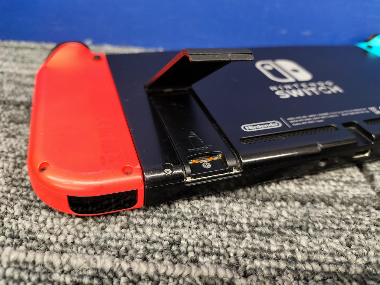 NINTENDO / 任天堂|【ジョイコン不具合有り・画面キズ多数】初期