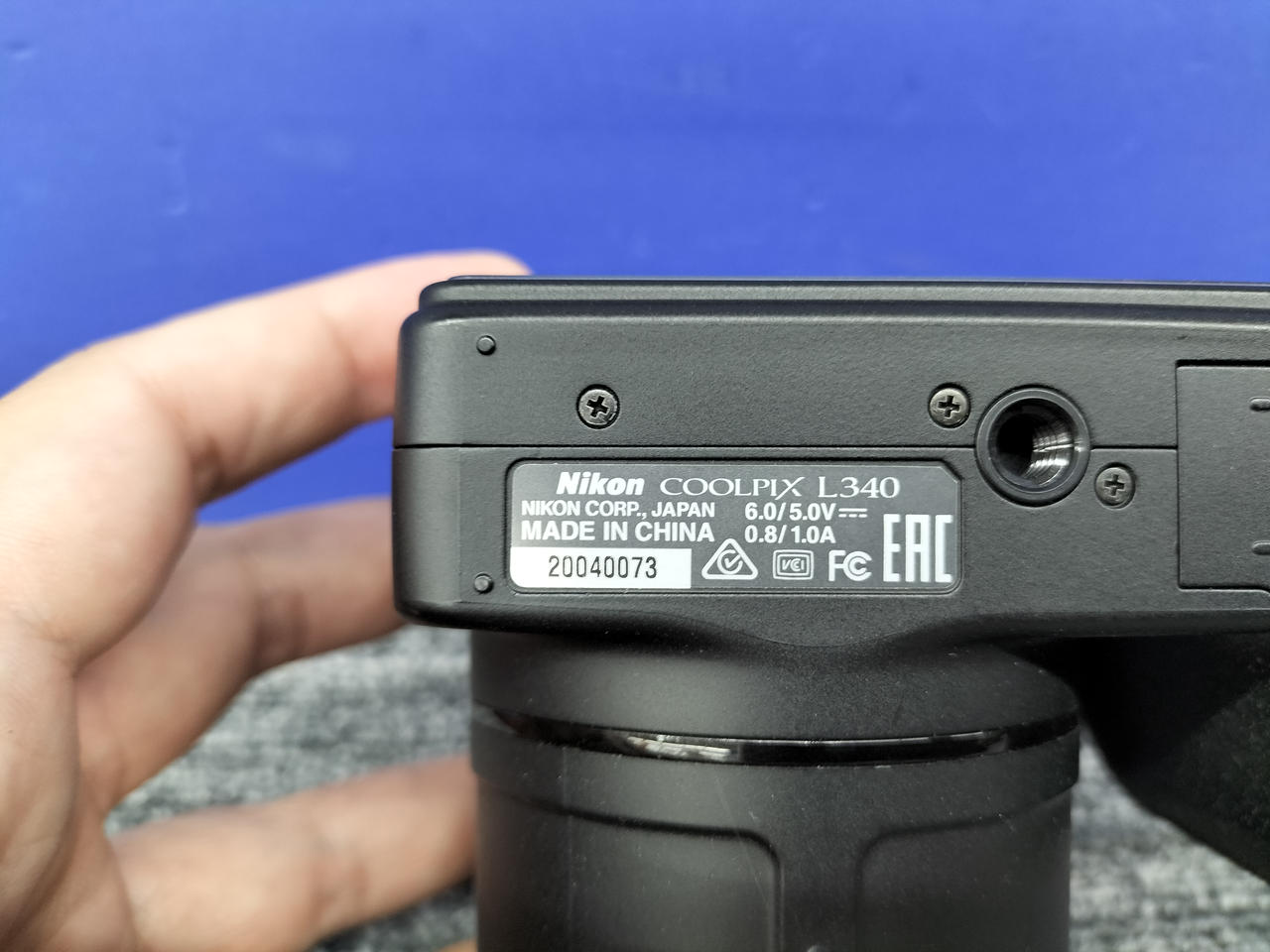 ニコン(NIKON)|【画面左側に少し黄ばみ有】デジタルカメラ